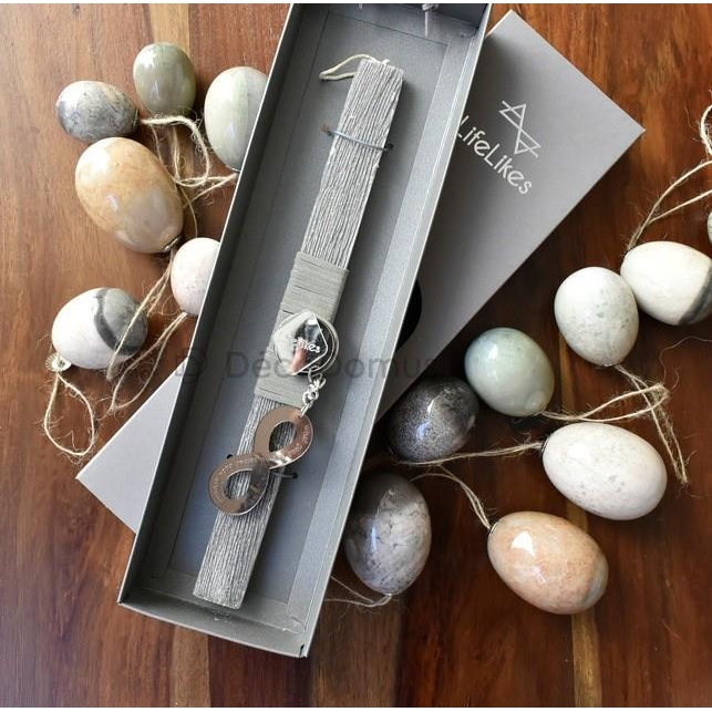 Χειροποίητη Αρωματική Λαμπάδα Για Μεγάλους Άπειρο με Μπρελόκ Γκρι Σε Κουτί Αρωματικό Κερί Μ0.025Π0.0125Υ0.25